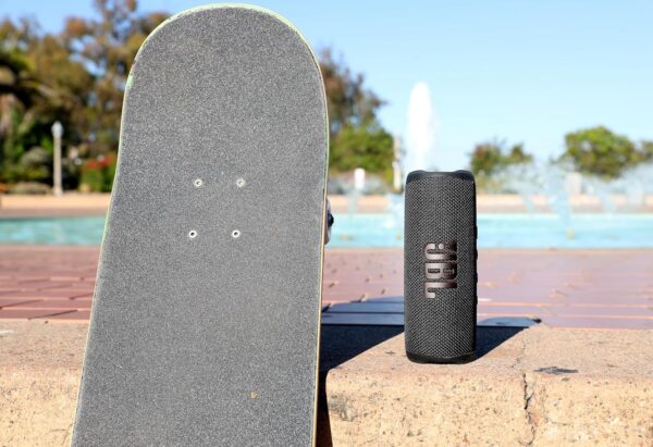 JBL Flip 6 - Portable Bluetooth Speaker, powerful sound and deep bass, IPX7 waterproof, 12 hours of playtime, JBL PartyBoost for multiple speaker pairing for home, outdoor and travel (Blue) - Image 7
